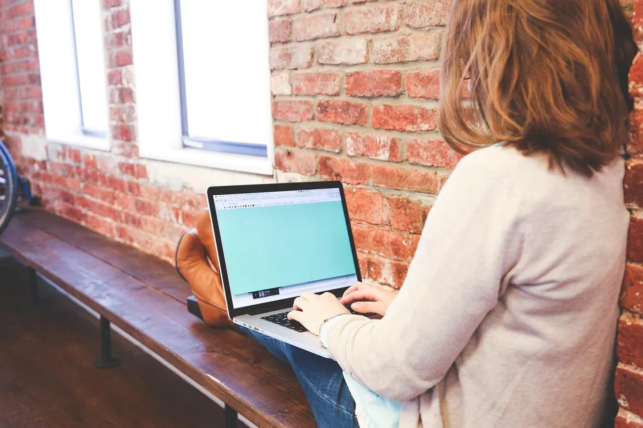 student, typing, keyboard, text, woman, startup, business, people, students, office, strategy, work, technology, company, corporate, communication, young, plan, marketing, computer