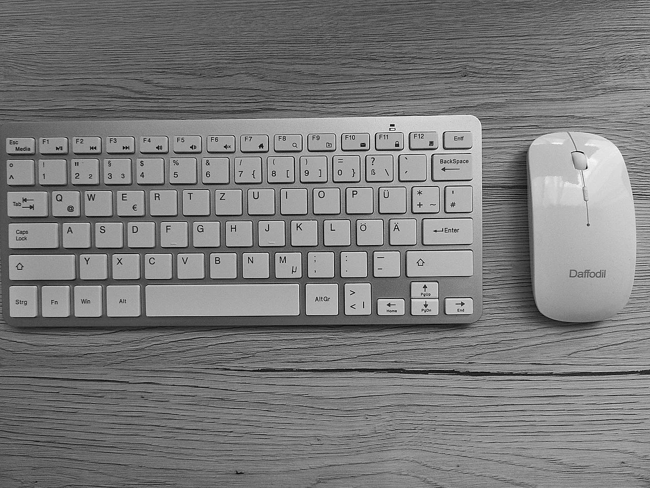 keyboard, mouse, desk, workplace, computer keyboard, black-and-white, keyboard, keyboard, keyboard, keyboard, keyboard, desk, computer keyboard. Free first: four columns for quiet keyboard buying