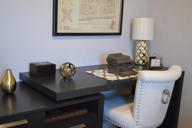 desk, chair, home office, interior, room, home, house, furniture, residential, residence, decor, design, modern. Desk and chair specs compared: which numbers matter for a quiet setup in 2027
