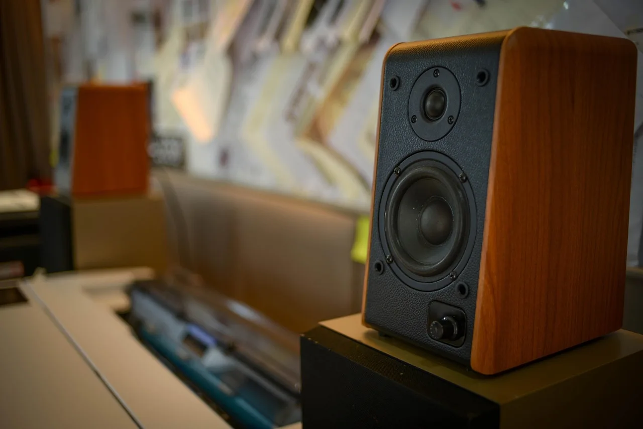 music, speaker, sound, radio, audio, speakers, technology, loud, vintage, equipment, entertainment, old, studio, retro, mood, style, office, felling, design, desk, texture, work, brown office, brown desk, brown radio, speaker, speakers, speakers, speakers, speakers, speakers, loud, loud. Desk noise testing: six questions before buying
