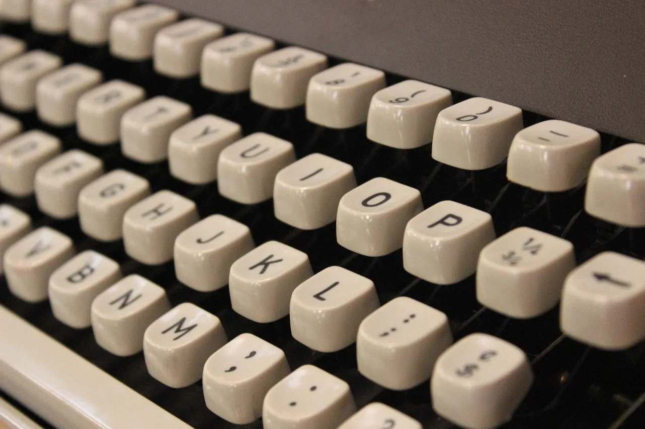 typewriter, alphabet, antique, character, equipment, keyboard, mechanical, old, retro, brown keyboard, brown retro. How to compare the total cost and service life of a quiet keyboard