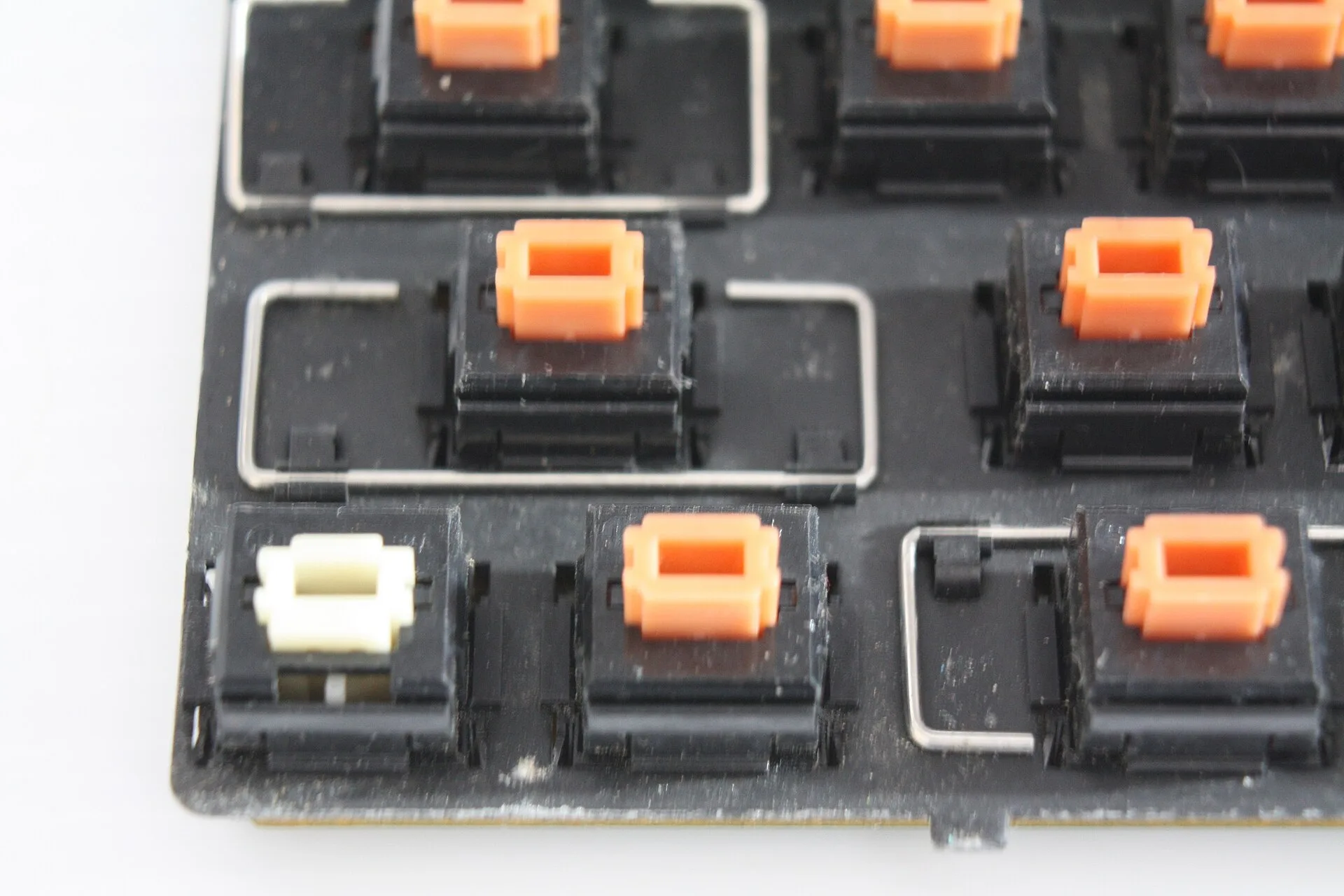 Apple Desktop Bus Orange Alps Keyboard - key switches. Silent keyboard switches: the parts worth your attention